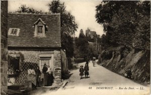 CPA DOMFRONT Rue du Pavé (868641)