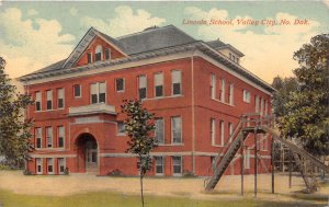 J39/ Valley City North Dakota Postcard c1910 Lincoln School Building 225
