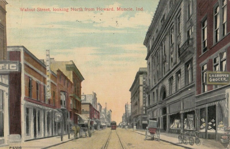 MUNCIE , Indiana , 1913 ; Walnut Street