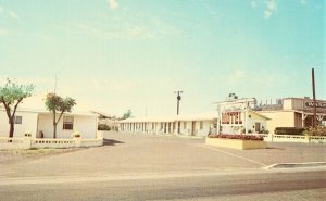Wagon Wheel Motel - Wickenburg, Arizona Postcard