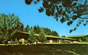 Hinckley, Minnesota - Cassidy's Gold Pine Motor Inn - Near St. Croix State Park