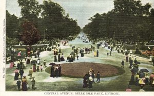 Detroit MI-Michigan, Central Avenue Belle Isle Park Families, Vintage Postcard