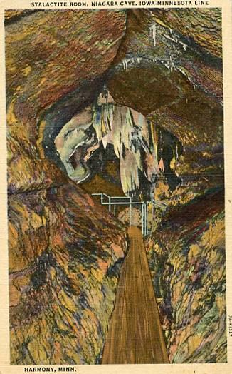 MN - Harmony, Niagara Cave, Stalactite Roon