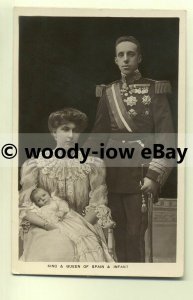 r0036 - King Alfonso XIII of Spain &  Queen with baby - postcard