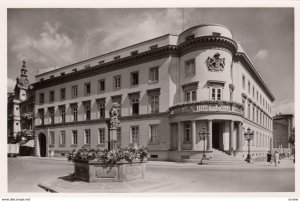 RP: WIESBADEN  (Hesse), Germany, 40-50s ; Schloss und Marktbrunnen