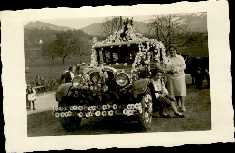 IMV00981 transilvania romania real photo old car social history