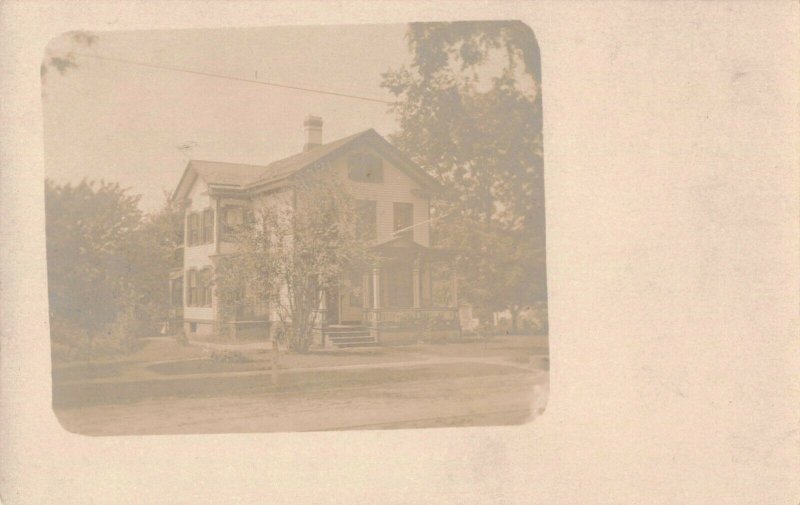 c.1901-07 Old House Covered Porch Real Photo Postcard 10c1-461 