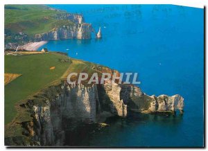 Postcard Modern Etretat Seine Mrs. General View of the cliffs and beach