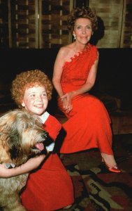 Vintage Postcard First Lady Nancy Reagan Aileen Quinn Of Annie & Her Dog Sandy