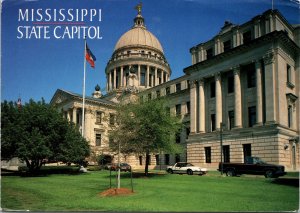 VINTAGE CONTINENTAL SIZE POSTCARD MISSISSIPPI STATE CAPITOL BUILDING AT JACKSON