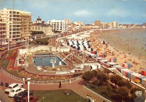 BT7775 Sables d olonne la piscine et la plage car voiture         France