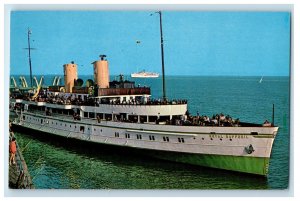 c1960's MV Royal Daffodil Leaving Southend on Sea Pier to London Postcard 