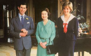 Queen Elizabeth With Princess Diana at Buckingham Palace 1981 POstcard