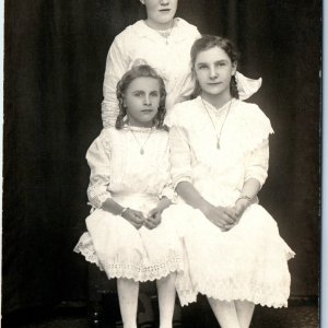 c1910s Girls Group Portrait RPPC Lovely Fashion Cute Young Ladies Photo PC A171