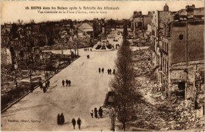 CPA Militaire - REIMS - Dans les ruines apres la Retraite (91715)