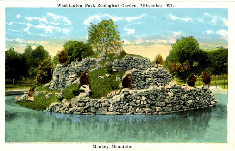 WI - Milwaukee. Washington Park Zoo, Monkey Mountain