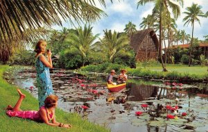 COCO PALMS RESORT Lihue Kauai Hawaii Outrigger Canoe Photographer 1960s Postcard