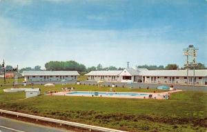 Hightstown New Jersey Town House Motel Pool View Vintage Postcard K59256