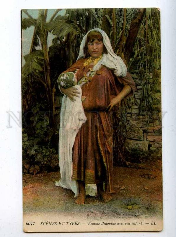 206502 ARABIAN Bedouin girl with child Vintage LL postcard
