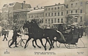 Kronprinz und Kronprinzessin-Schilittenfahrt unter Linden-Sleigh~1907 POSTCARD