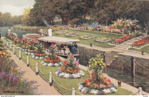 READING , Berkshire , England , 20-40s ; Sonning Lock