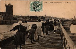 CPA Les SABLES-d'OLONNE Un Halage (393957)