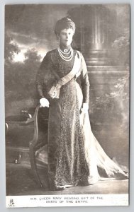 H.M. Queen Mary Wearing Gift Of The Mary's Of The Empire Postcard P24