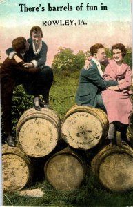 Rowley, Iowa - There's barrels of fun - Romance - Couples - c1908