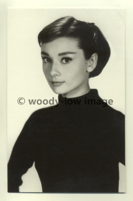 b1084- Film Actress  - Audrey Hepburn - Postcard