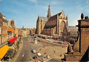 BT2845 Grote Markt met Grote Kerk car voiture Haarlem        Netherlands