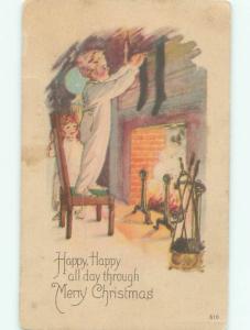 Divided-Back KIDS AT CHRISTMAS SCENE Great Postcard W8392