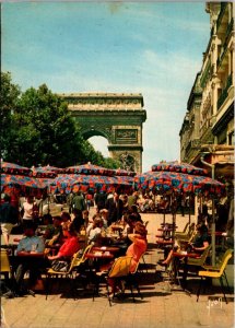 France Paris L'Avenue des Champs-Elysees 1968