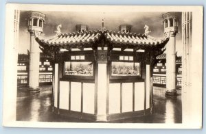 Chicago lL Postcard RPPC Photo The John G. Shedd Aquarium Kiosk Balanced Room