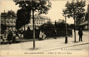 CPA ISSY-les-MOULINEAUX - L'Hotel de Ville et le Square (987013)