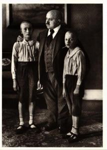 CPM AS16 Widower and Sons c. 1925 AUGUST SANDER (d1281)