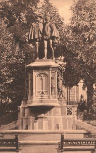 Vintage Postcard 1910's Bruxelles Monument des comles d'Egmont et Hoorn Begium