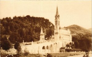 CPA LOURDES La Basilique et les Piscines (415276)