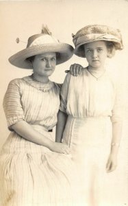 H77/ Interesting RPPC Postcard c1910 Well-Dressed Women Large Hats 154