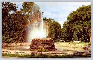 Fountain, VanderVeer Park, Davenport, Iowa, Vintage 1966 Chrome Postcard