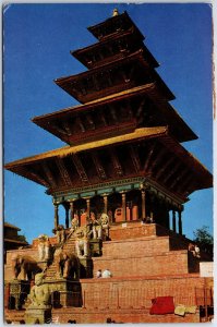 VINTAGE POSTCARD THE NYATAPOLA TEMPLE AT BHAKTAPUR NEPAL POSTED 1970s