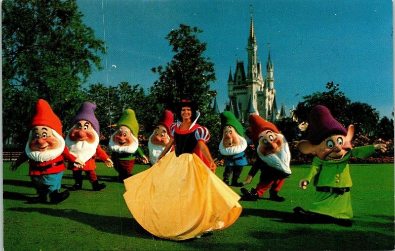 Walt Disney World Snow White Seven Dwarfs Castle VTG Vintage Postcard UNP Unused 