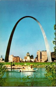 Missouri St Louis Waterfront & Gateway Arch