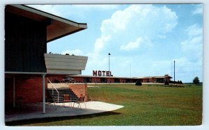 BLOOMINGTON, Illinois IL ~ Roadside PRAIRIE TRAVLER MOTEL 1956 Postcard