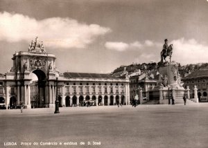 CONTINENTAL SIZE POSTCARD COMMERCE SQ & STATUE OF D. JOSE LISBON PORTUGAL RPPC