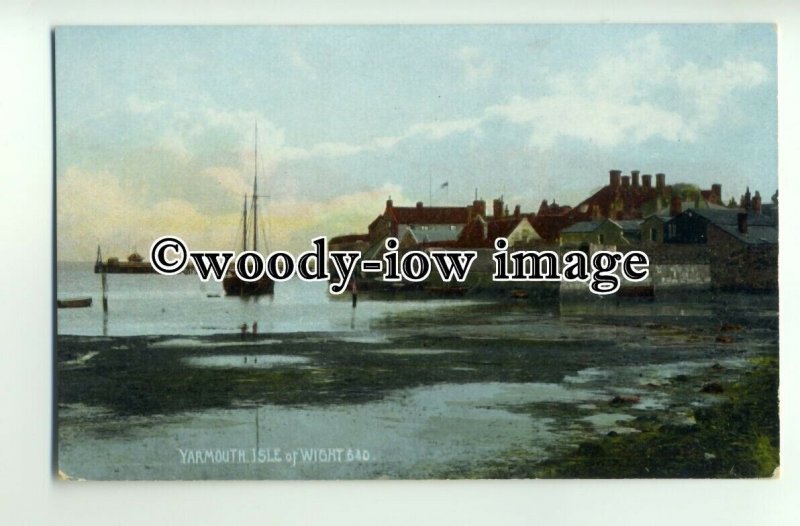 h1211 - Isle of Wight - An Early Morning View of  Yarmouth Harbour - Postcard
