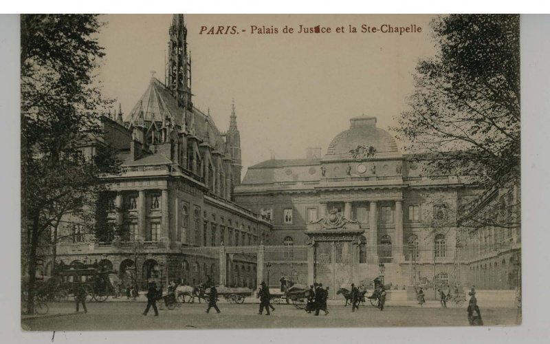 France - Paris. La Sainte-Chapelle & Courthouse