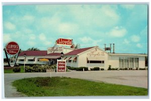 c1950's Lloyd's Restaurant Signage Turn Way Front Marshalltown Iowa IA Postcard