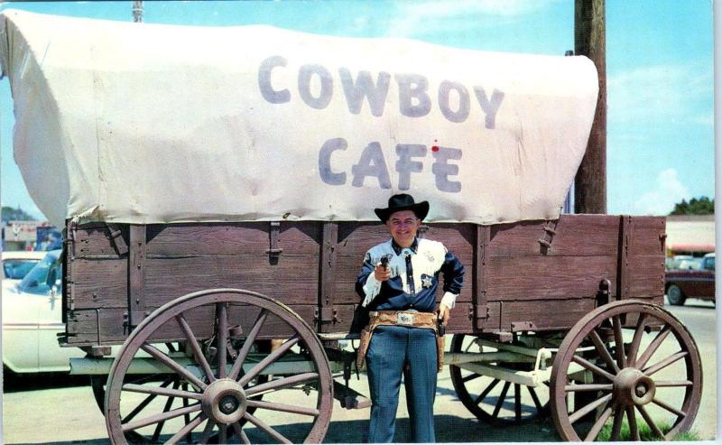 DALHART, TX Texas   COWBOY CAFE COVERED WAGON    c1950s  Roadside   Postcard 