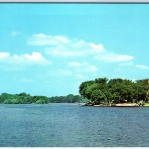 c1950s Cedar River between Waterloo & Cedar Falls, IA Chrome Photo Postcard A63