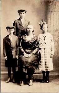 RPPC Mother and Children Studio Photo Girl with Hair Bow Postcard B29